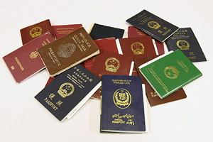 Mis padres me abandonaron cuando era pequeño [Confesión INSIDE] Passports